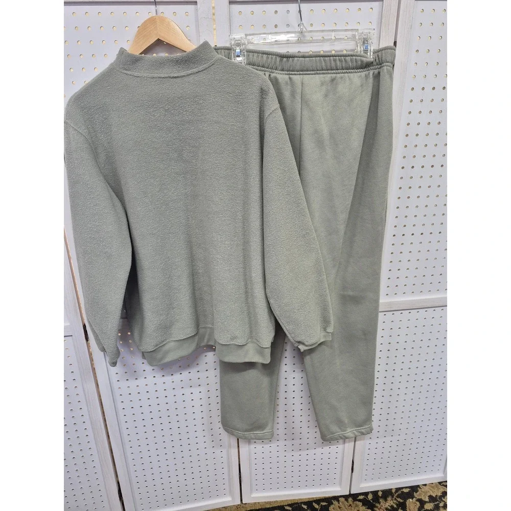 Jaclyn Smith Sport Vintage Sage Green Fleece Sweatshirt and Sweatpants Set L/M